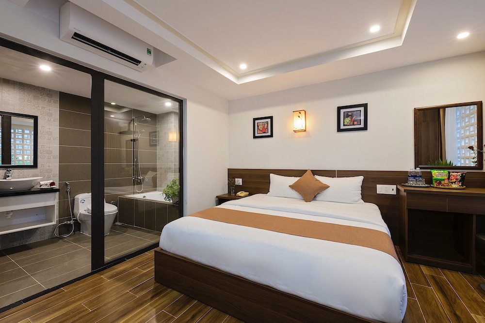 Deluxe Room, Balcony, City View - Photo 1