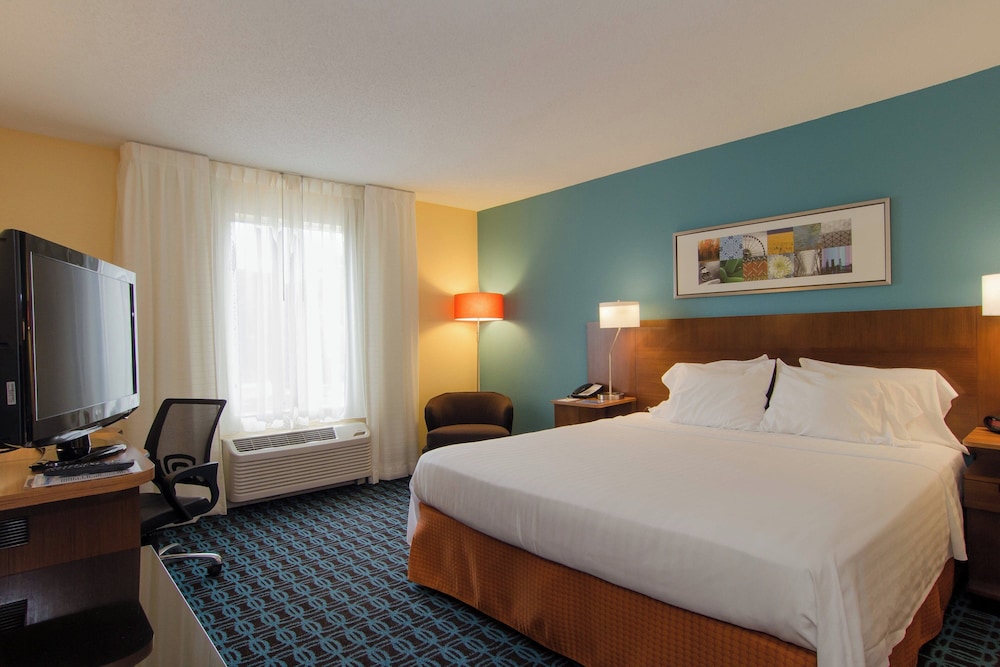 Room, 1 King Bed (Hearing Accessible) - Photo 3