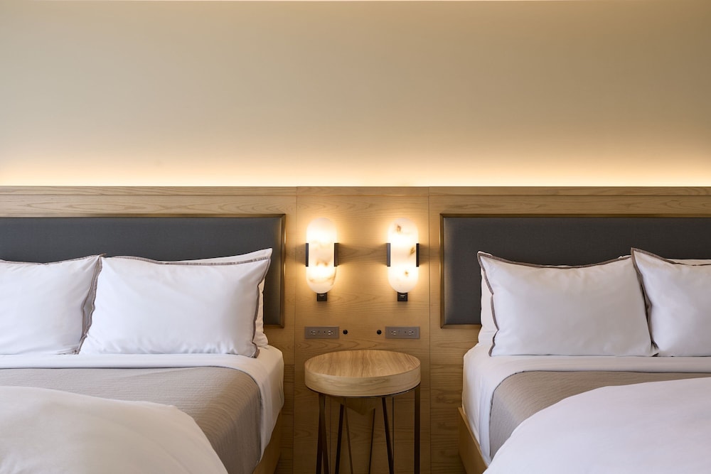 Deluxe Room, 2 Queen Beds (Mobility Accessible, Roll-In Shower)