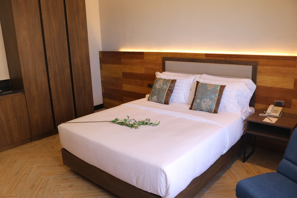 Deluxe Queen Room - Photo 1