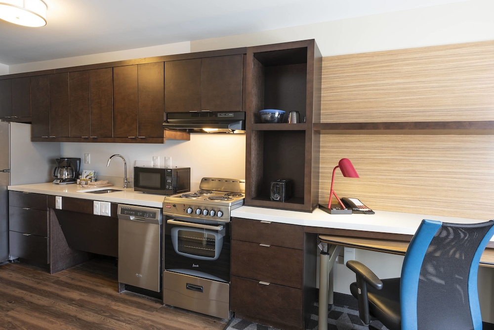 Suite, 1 Bedroom, Smoking (Mobility/Hearing Accessible, Tub) photo 3