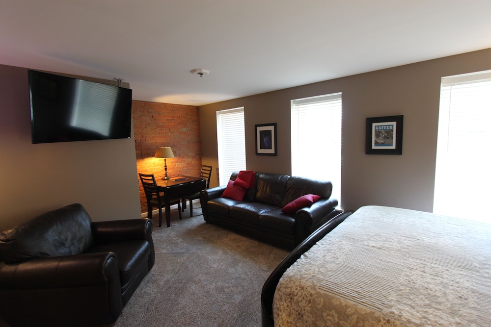 Deluxe Room, 1 King Bed with Sofa bed, Non Smoking, City View photo 2
