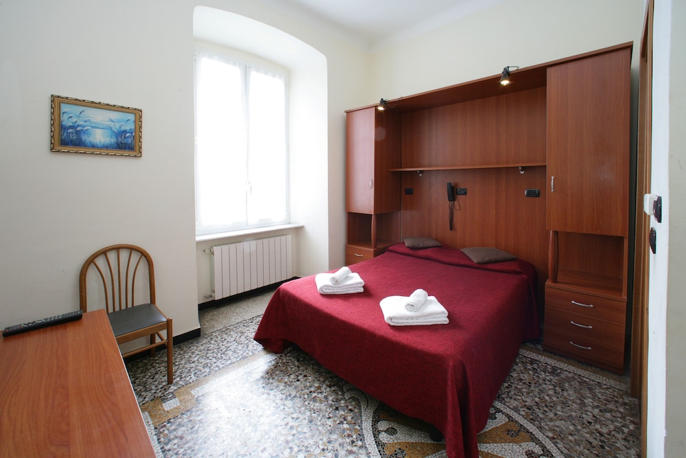 Double Room - Photo 8