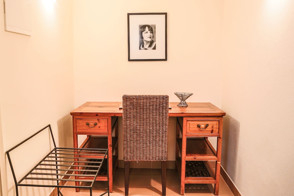 Basic Double or Twin Room, City View - Photo 2