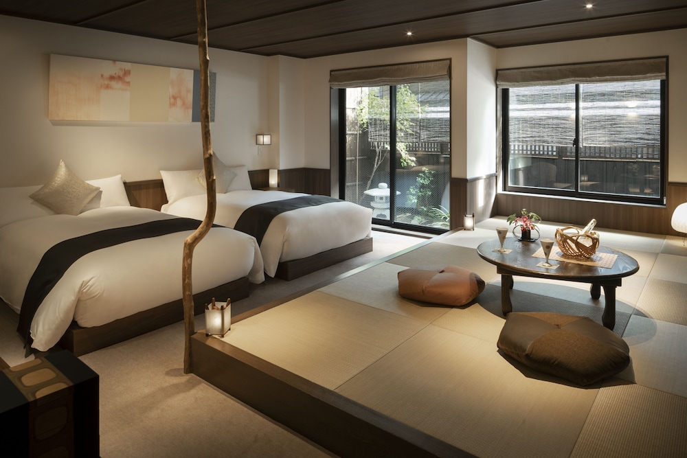 Deluxe Twin Room, 1 Bedroom, Bathtub photo 3