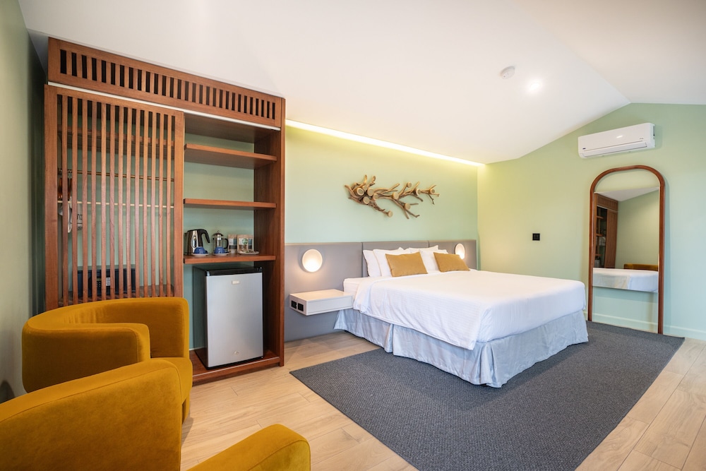 Forest Signature Suite with Plunge Pool - Photo 10