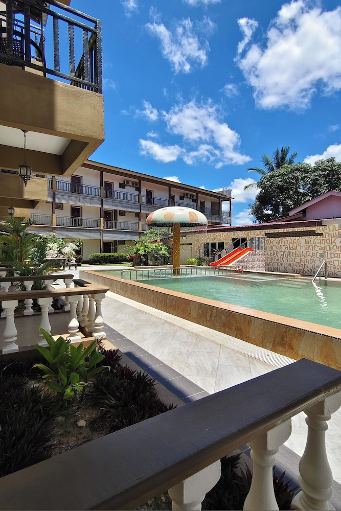 Deluxe Room, Pool View photo 3