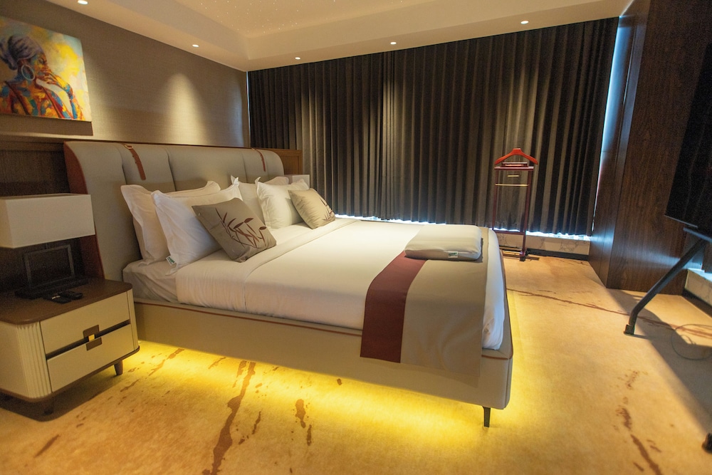 Executive Suite, City View