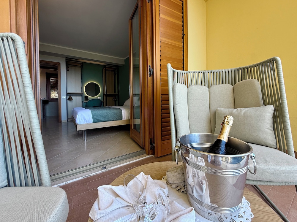 Panoramic Suite, Sea View - Photo 20