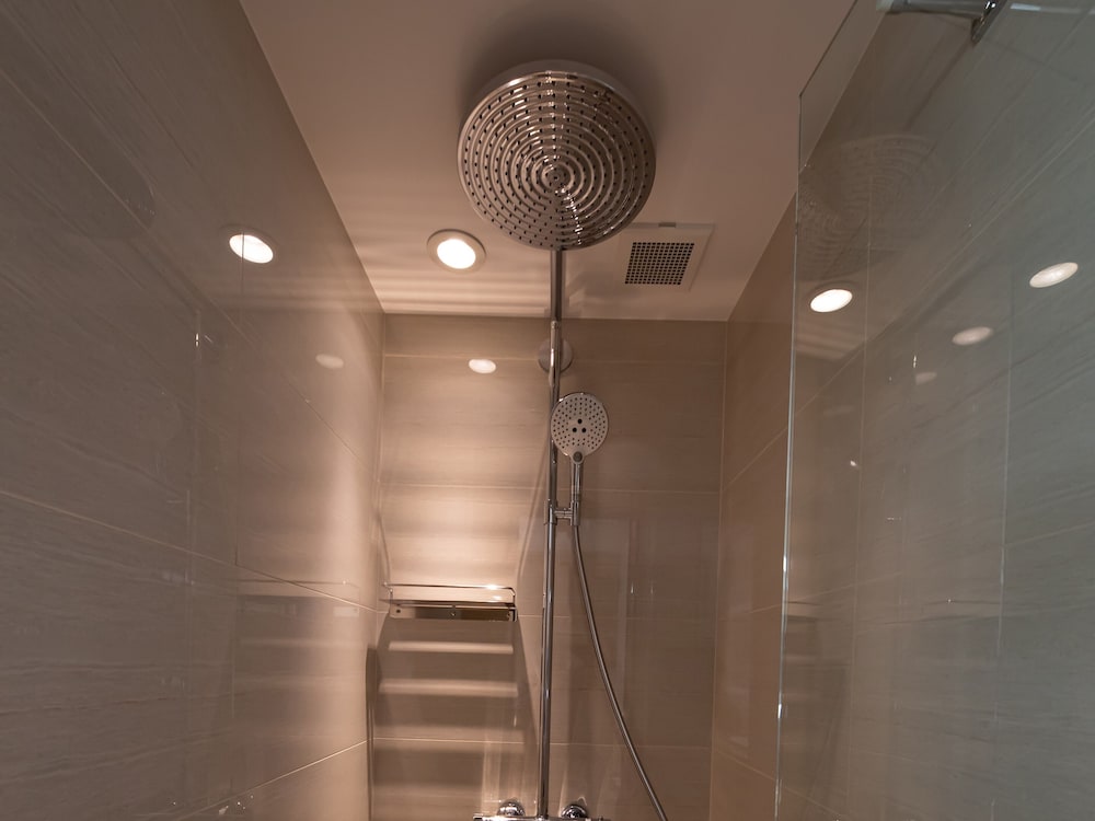 Hollywood Twin Room, Non Smoking (Up to 2 pax for above 6 years old) - Photo 6