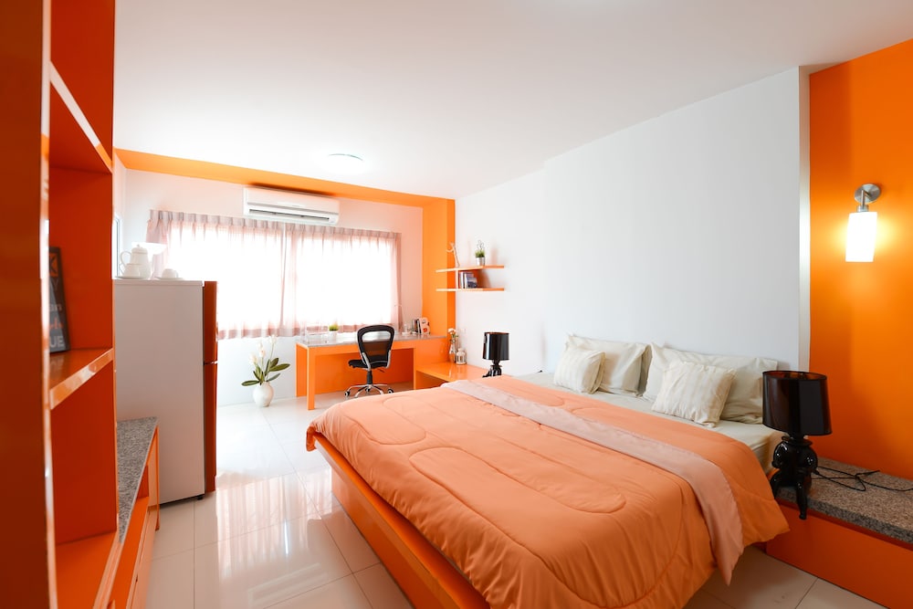 Standard Room, 1 King Bed photo 3