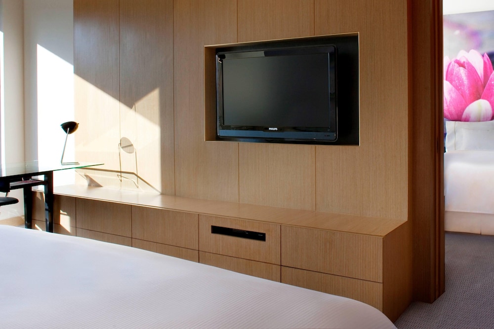 Executive Room, 1 King Bed, Non Smoking - Photo 10