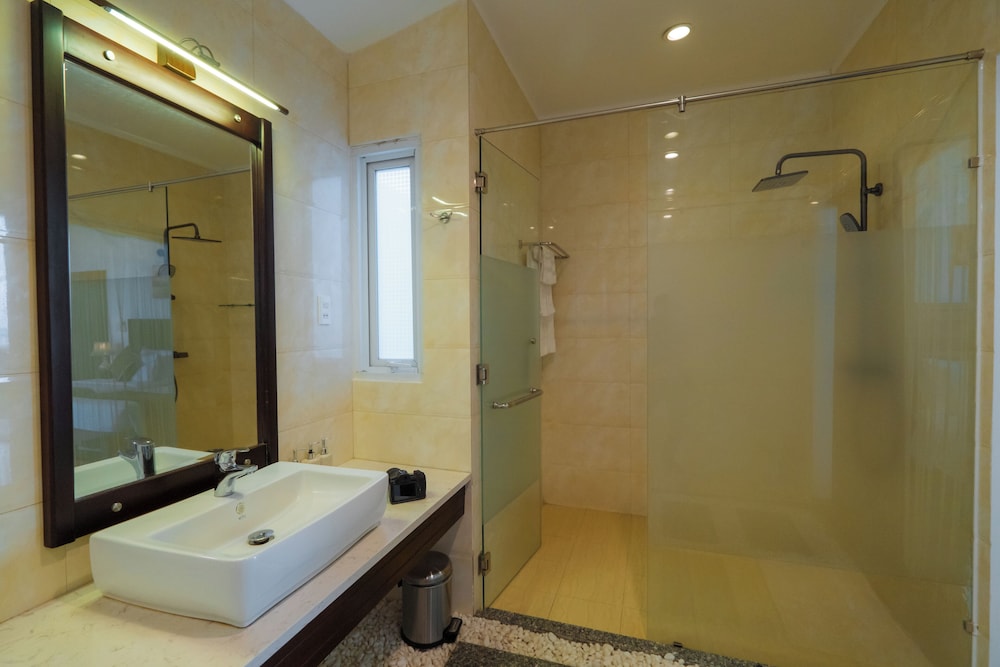 Deluxe Room, Garden View - Photo 7