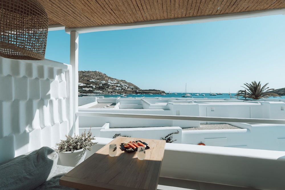 Superior Room, 1 King Bed, Balcony, Sea View - Photo 9