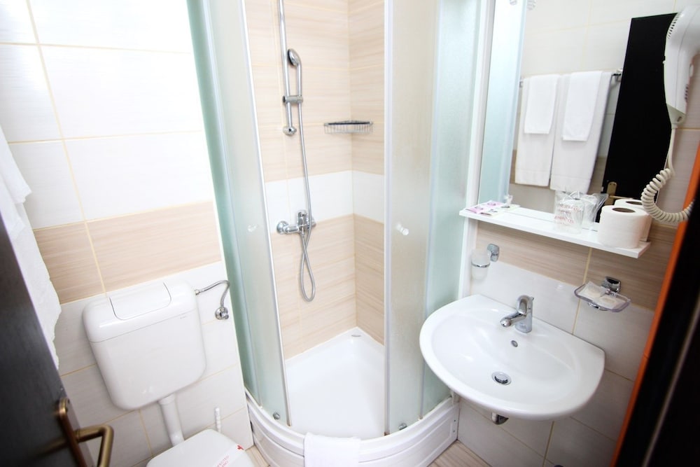 Standard Double or Twin Room, Non Smoking, City View - Photo 9