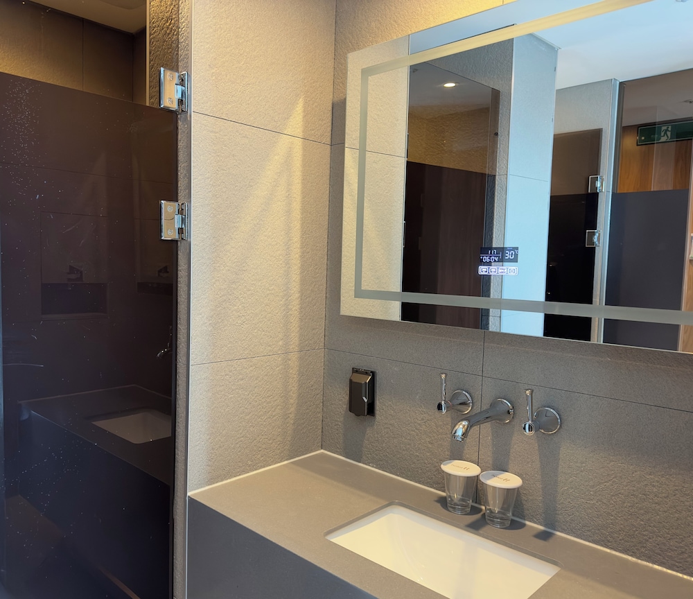 Superior Double Room, River View - Photo 4