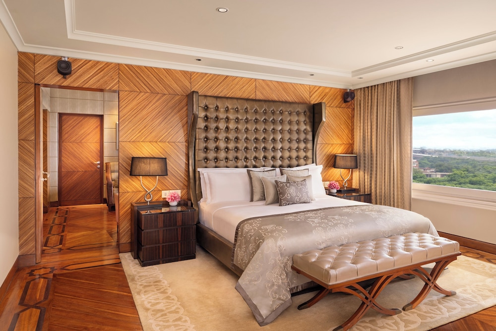 Presidential Suite Forest & Pool View