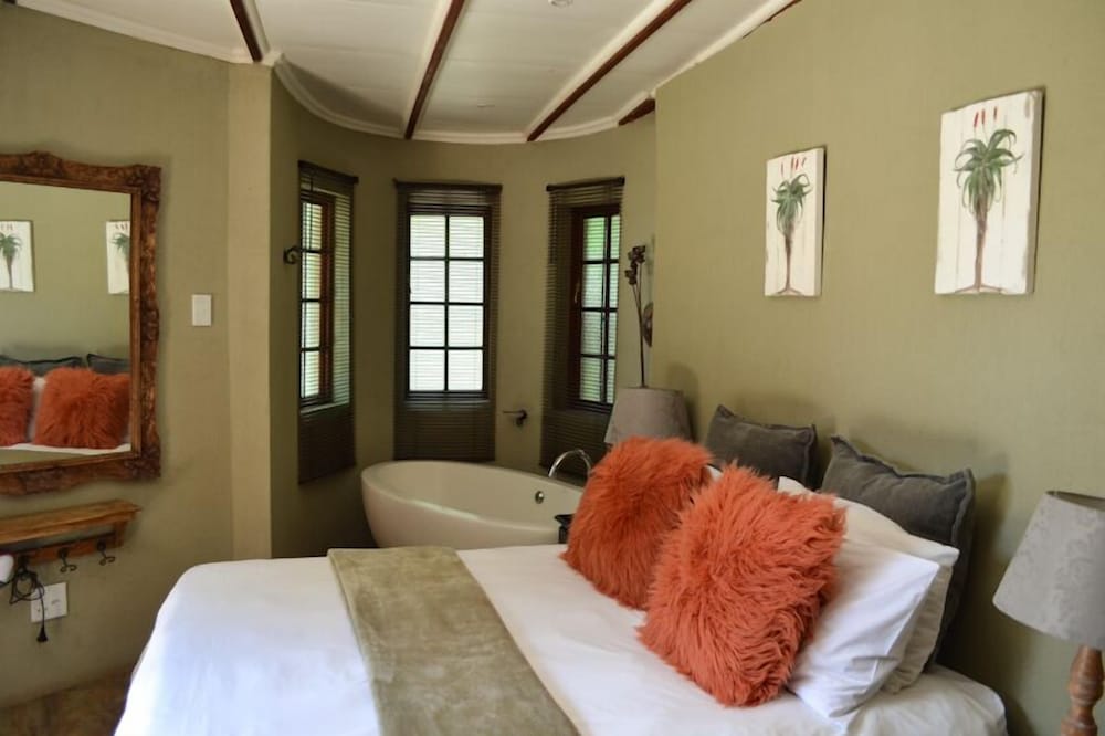 Honeymoon Suite, Garden View