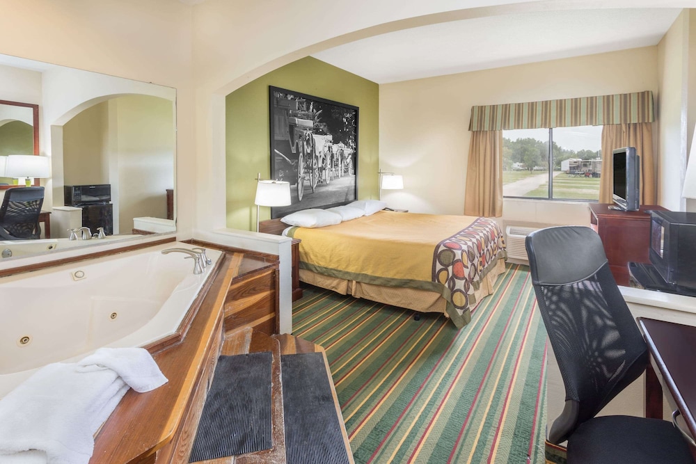Suite, 1 King Bed, Smoking, Hot Tub - Photo 1