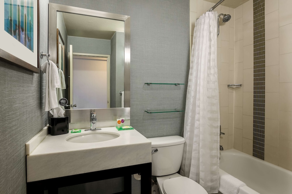 Room, 1 King Bed (High Floor) - Photo 5