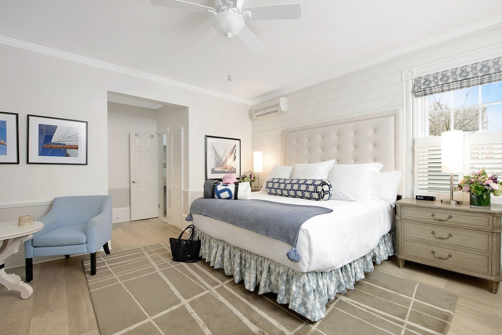 Grand Room, 1 King Bed, City View