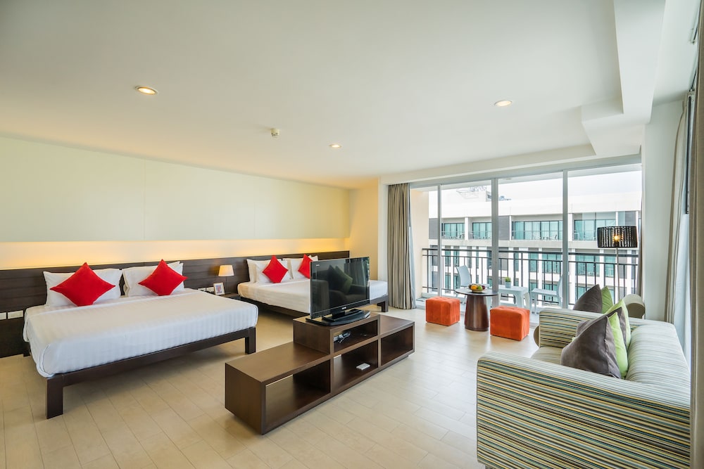 Grand Deluxe Family Room - Photo 7