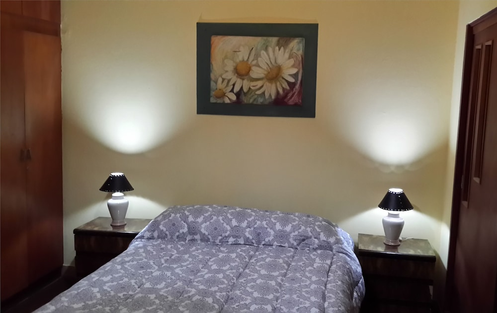 Grand Apartment, 3 Bedrooms, City View photo 3