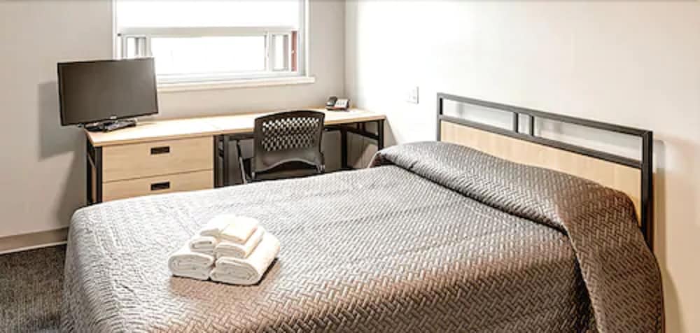 Suite, 2 Bedrooms, Kitchenette - Photo 3