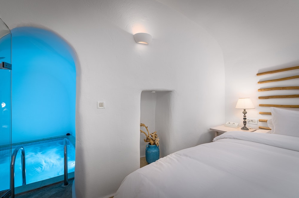 Honeymoon Suite, Sea View (Indoor Jetted Plunge Pool)