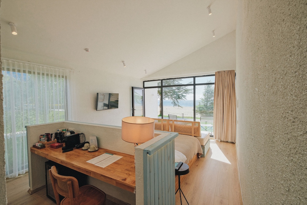 Junior Suite with Sea View - Photo 1