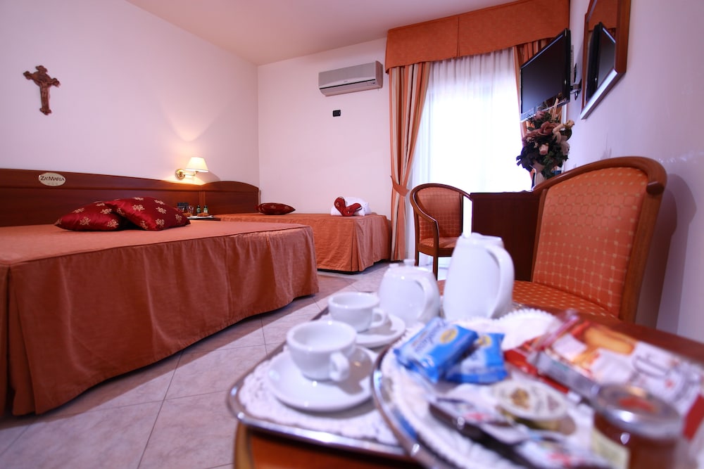 Deluxe Triple Room, Sea View photo 3