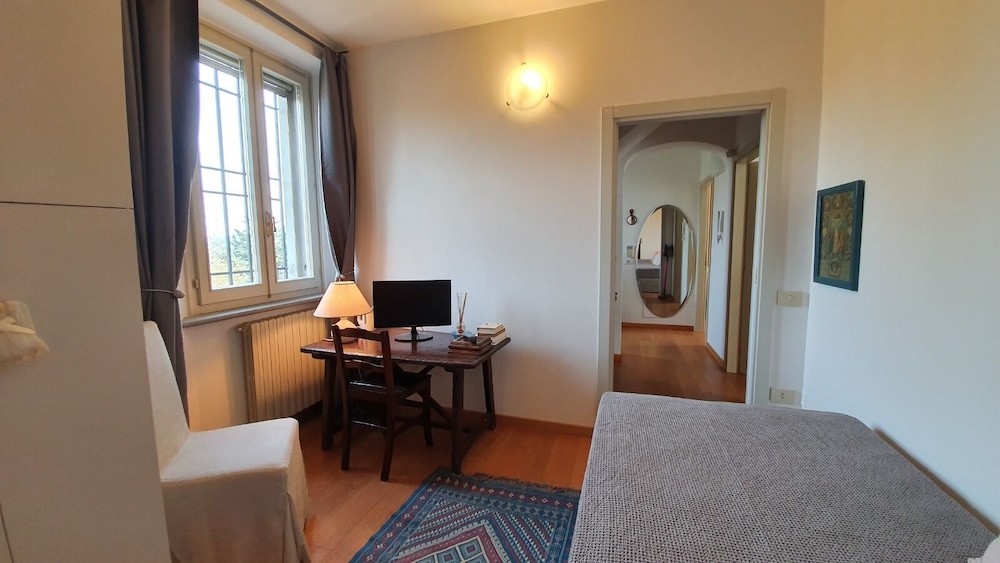 Single Room, Shared Bathroom photo 2