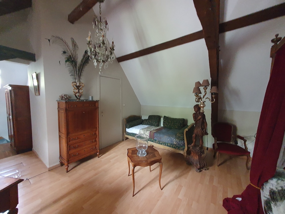 Romantic Triple Room, Ensuite, Garden View (Chambre Vénitienne) photo 3