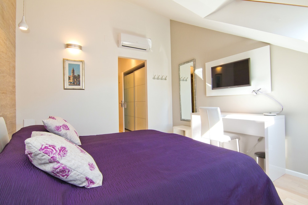 Deluxe Double Room, Partial Sea View photo 2