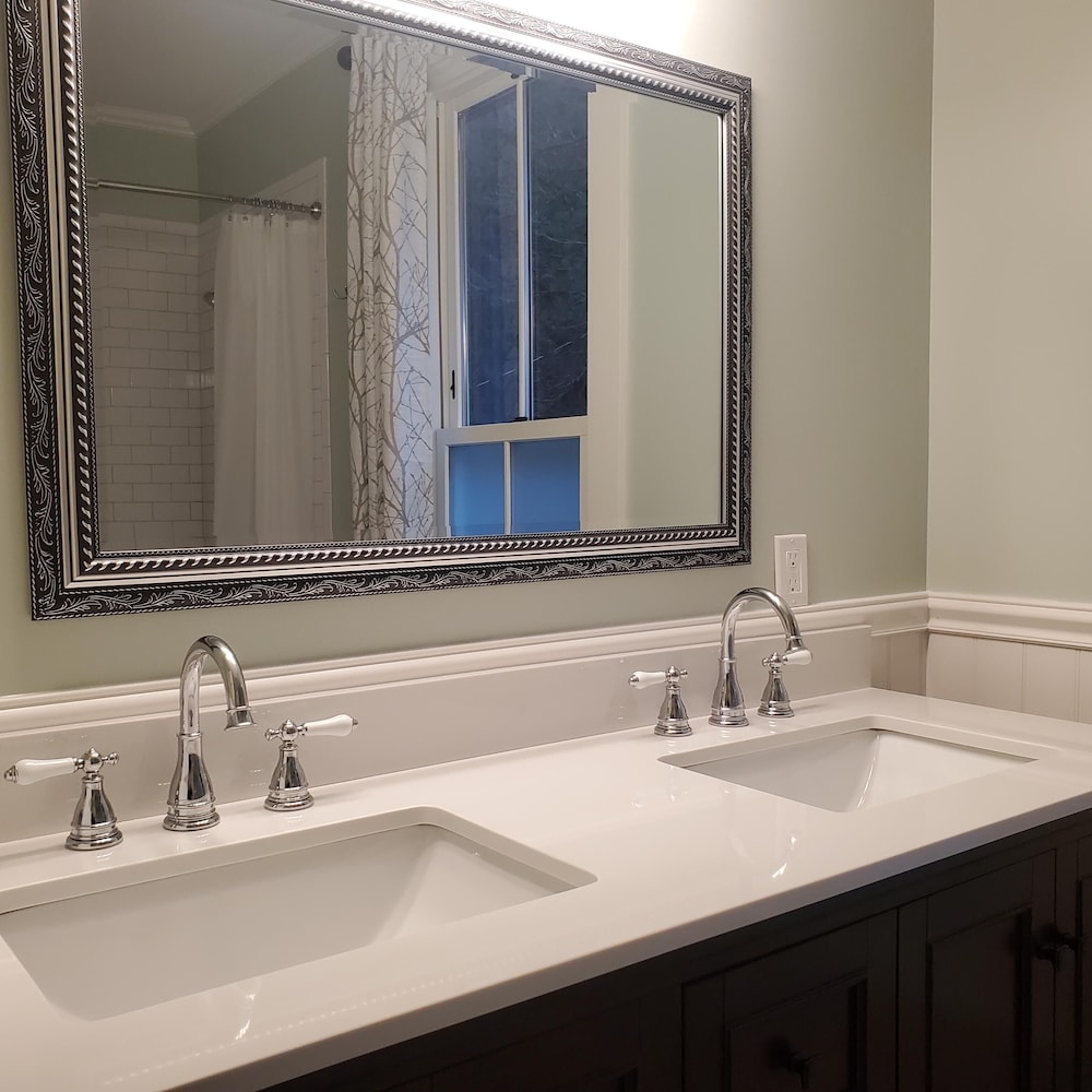 Room 10 with Shared Hall Bath photo 3
