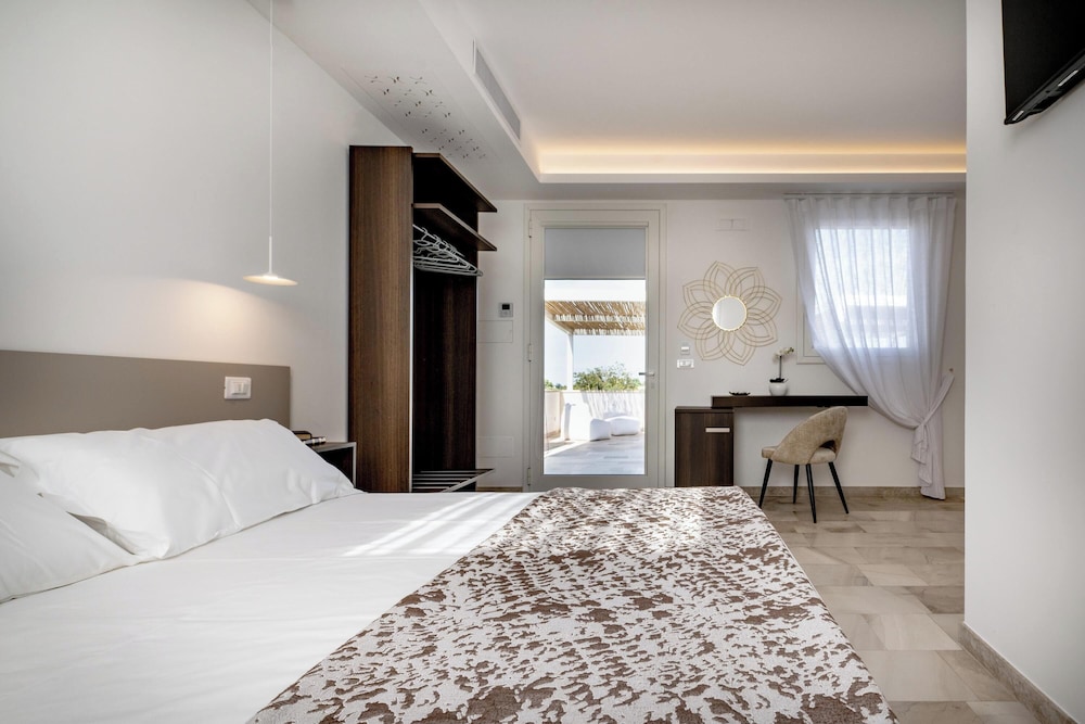 Luxury Villa, Multiple Bedrooms (Lisària Villa Delle Meraviglie with)