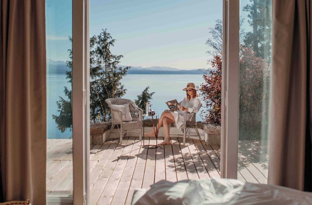 Superior Studio Suite, Balcony, Lake View photo 2