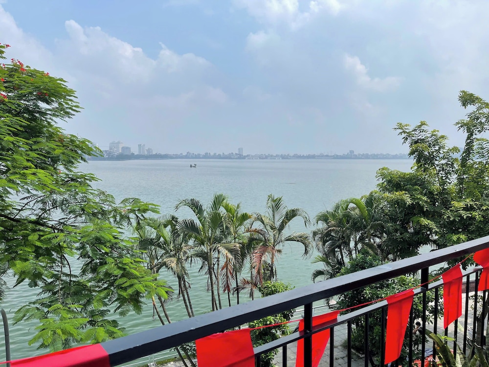 Premier Double Room, City View photo 3