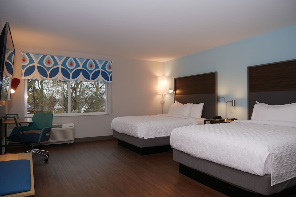 Room, 2 Queen Beds, Accessible (Hearing) - Photo 1