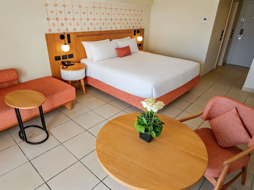 Superior Suite, 1 King Bed, Sea View (Beach side) - Photo 1