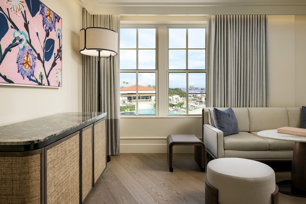 Premium Studio Suite, 1 King Bed, Bay View - Photo 8