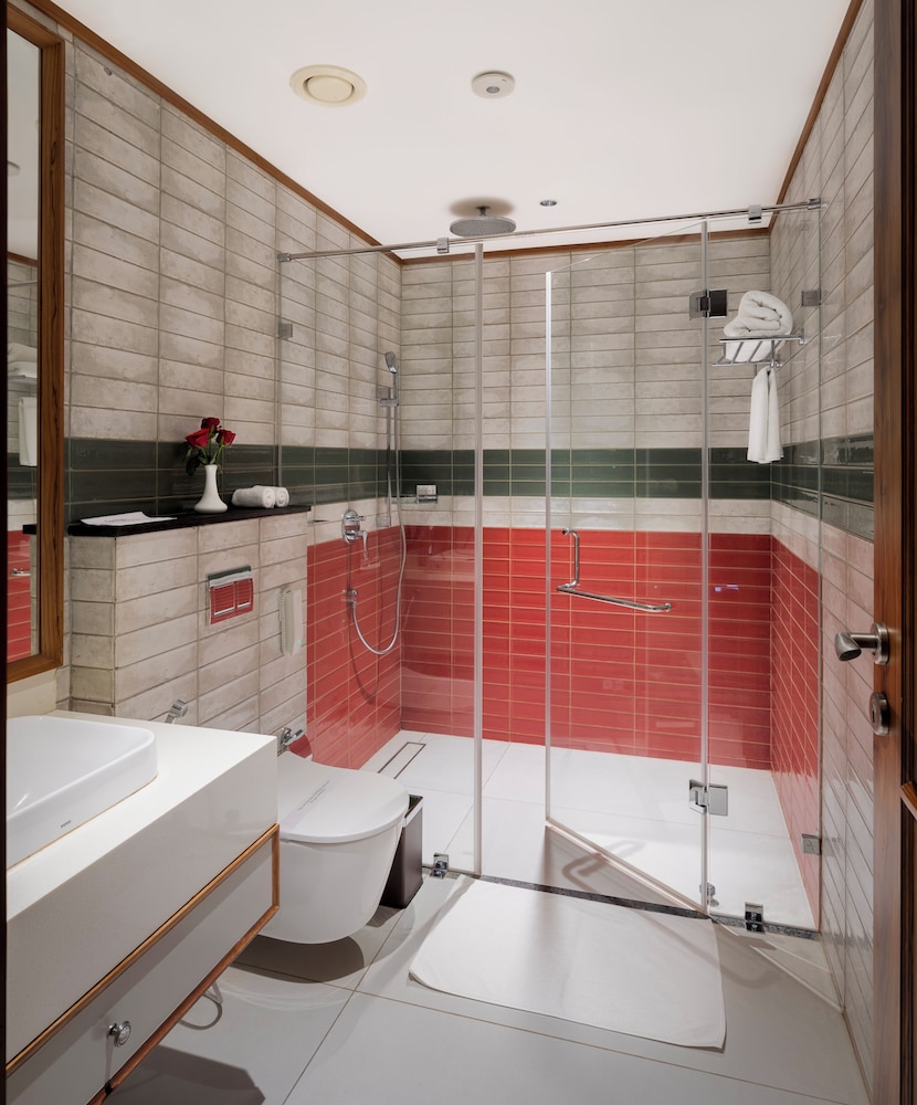Luxury Suite, 1 King Bed, Private Pool - Photo 9