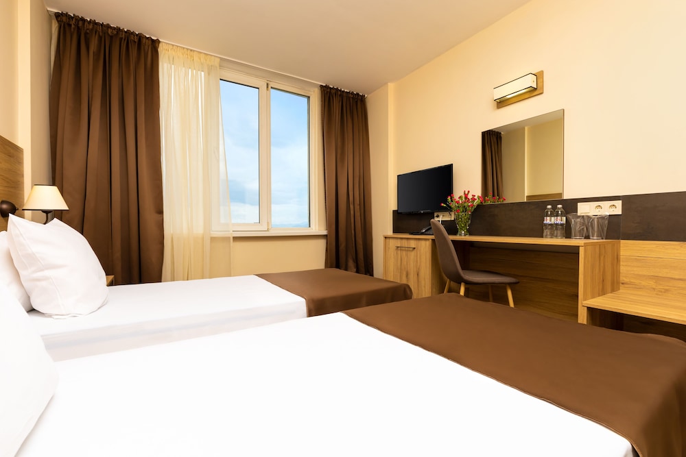 Double or Twin Room - Photo 5