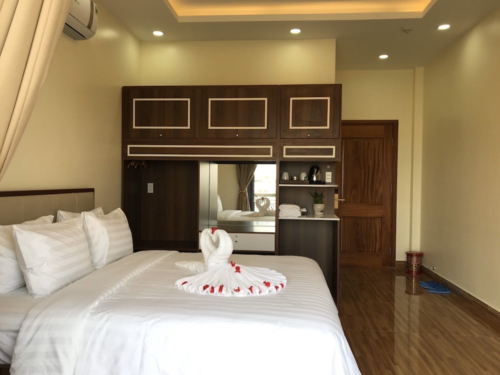 Luxury Room, 1 King Bed, Balcony, River View - Photo 8
