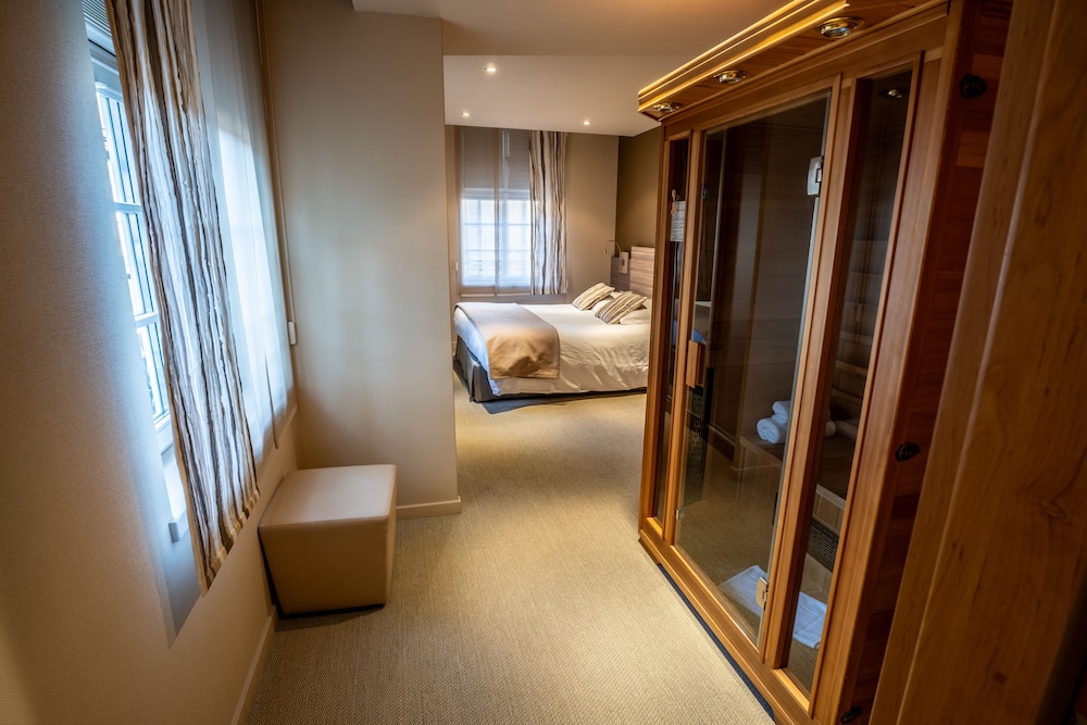 Premium Suite (1) photo 1