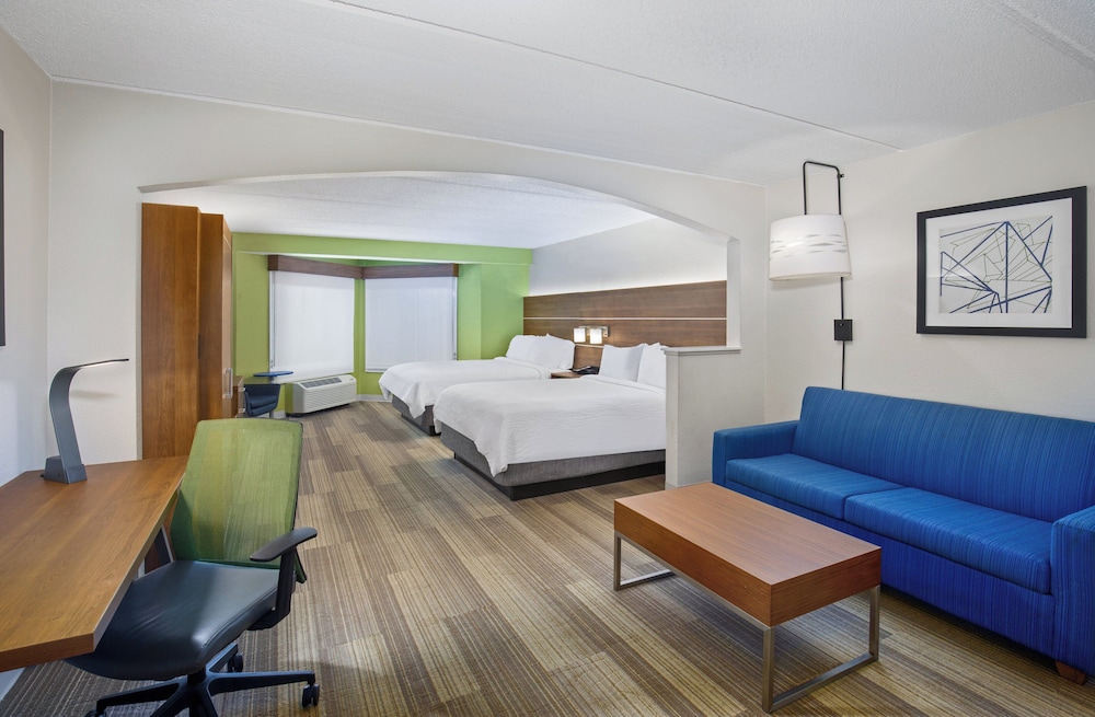 Suite, Multiple Beds (Wet Bar) - Photo 2