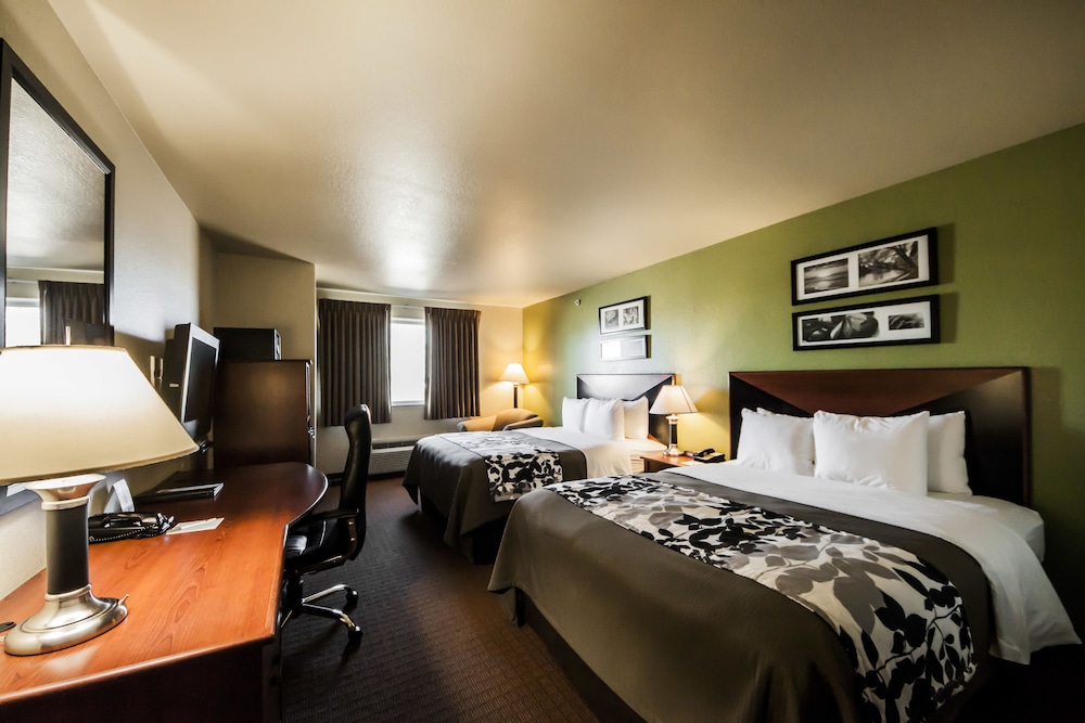 Standard Room, 2 Queen Beds, Non Smoking - Photo 6