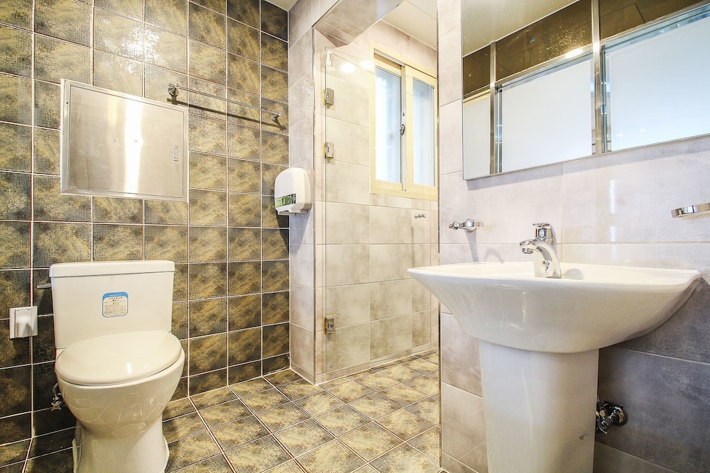 Twin Room, Ocean View (B - Mid-level floor) photo 3