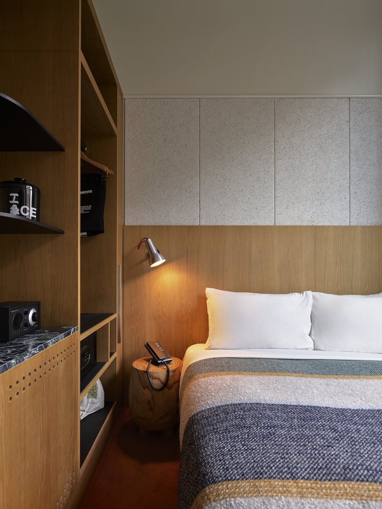 Room (Small)