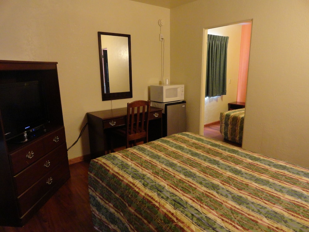 Room, 2 Double Beds photo 3